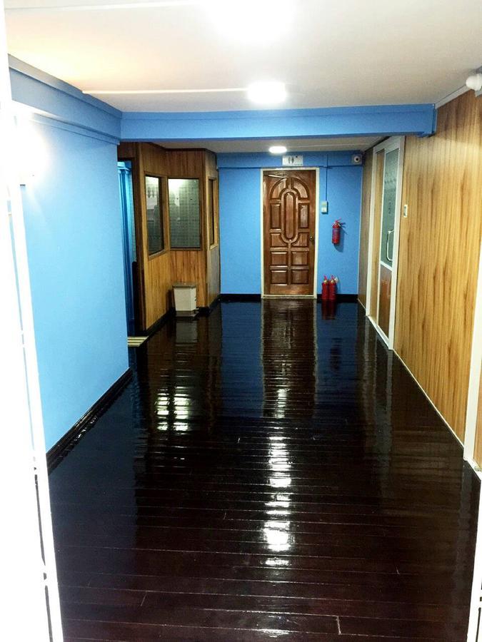 יאנגון Htinn Yue Tann Hostel מראה חיצוני תמונה