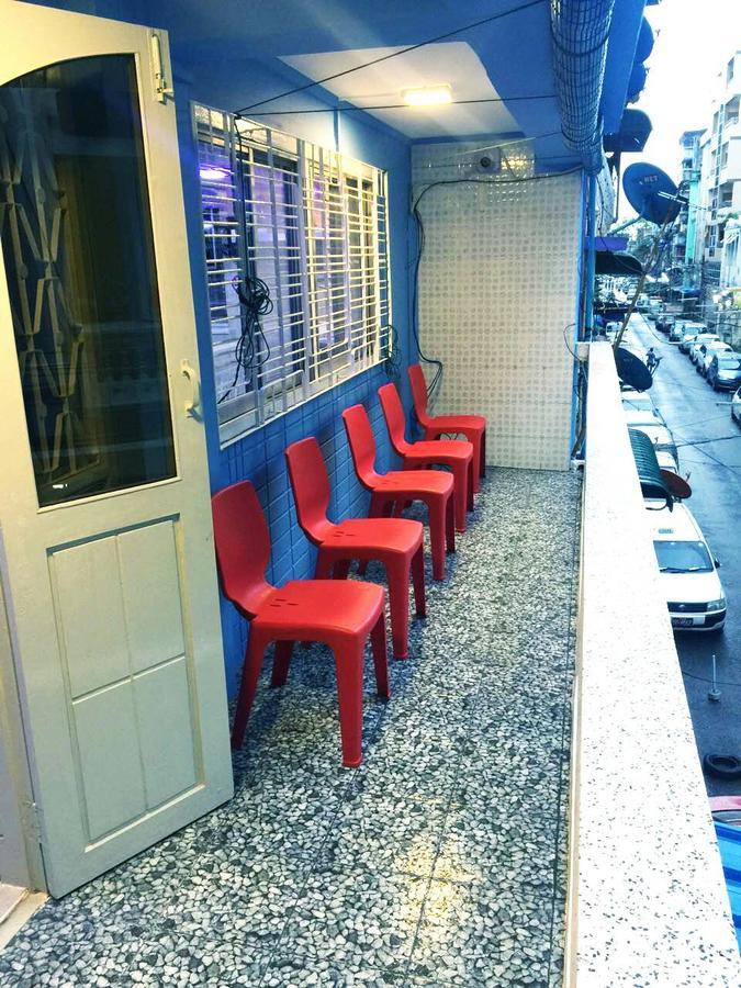 יאנגון Htinn Yue Tann Hostel מראה חיצוני תמונה